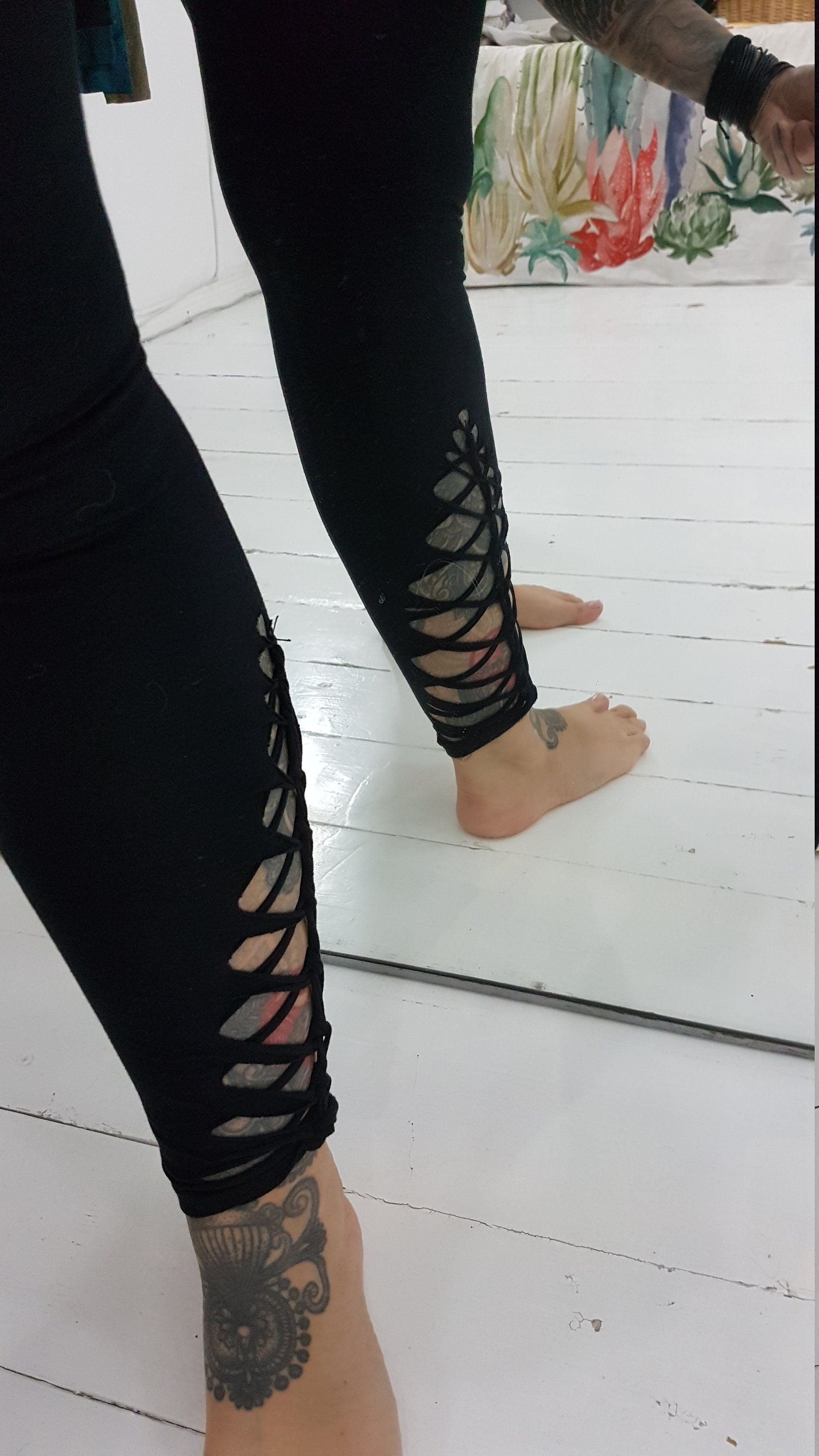 Ankle Cutout Legging | bebe