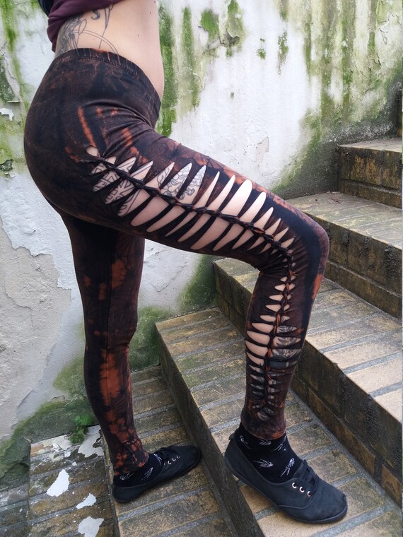 Leggings with clearance cutouts at bottom