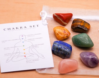 Produktbild von 7 Chakra Kristalle Set: Rohsteine Kit Mit Salbei & Tasche - Österreich