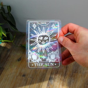 Adesivo acchiappasole dei tarocchi / decalcomania per finestre, regali a tema con le carte dei tarocchi del sole, grazioso prisma colorato che crea arcobaleni, acchiappaluce adesivo