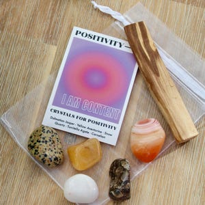 Set de cristales de positividad con palo santo // Set de regalo de piedras pulidas de la felicidad // Gemas de energía positiva // Buenas vibras // Con tarjeta de información