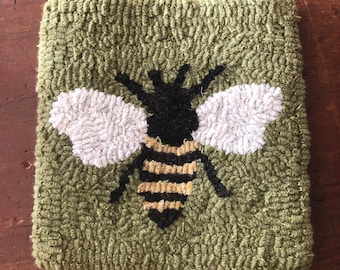 Rug Hooking Kit - Queen Bee