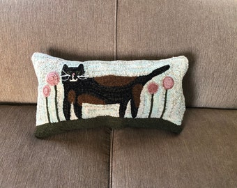Jule the Cat Rug Hooking Pattern on Linen