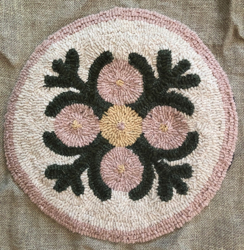 Vintage Flowers Rug Hooking Kit &/or Pattern image 1