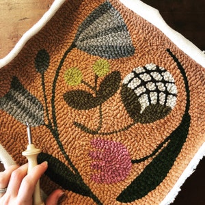 Sandra&#39;s Flowers Punch Needle Pillow Pattern