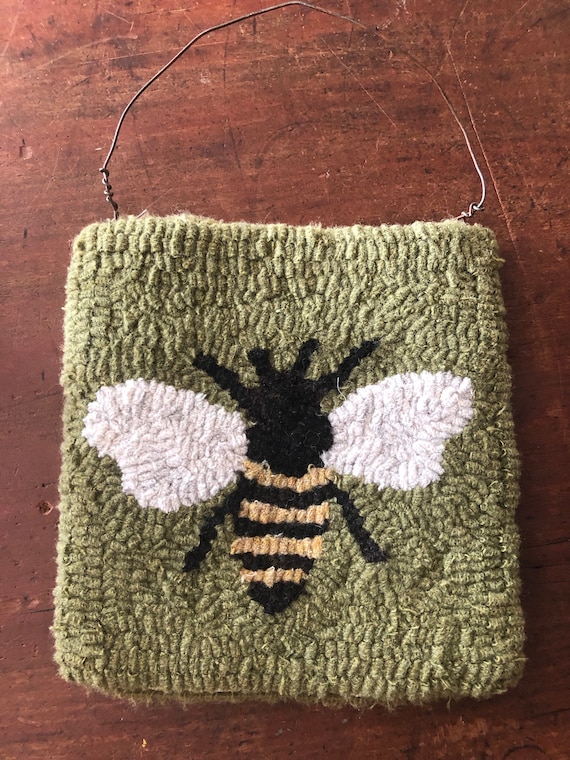 Rug Hooking Kit - Queen Bee
