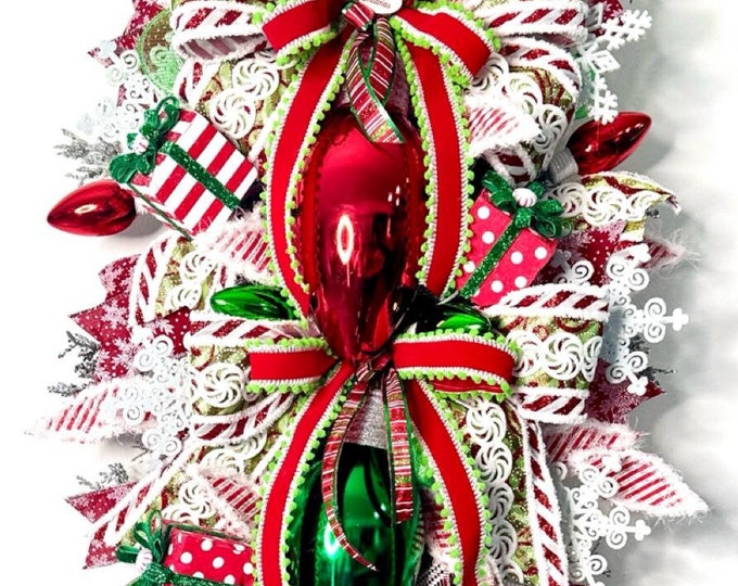 Christmas Swag, Ornament Swag, Winter Wreath, Holiday Bulb Wreath, Traditional Christmas Wreath, Winter Baubles Wreath, merry Christmas Door