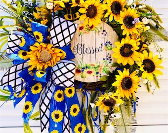 Sunflower Wreath, Summer Wreath, Summertime Wreath, Floral Wreath, Garden Decor, Bee Sunflower Wreath,