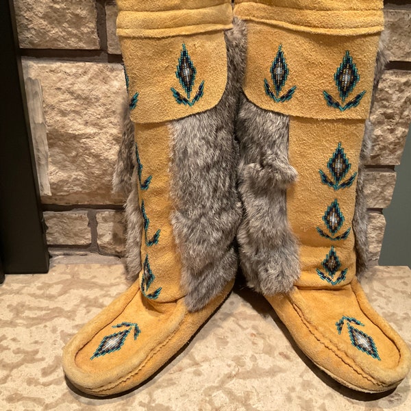 Vintage Canadian Indigenous Hand Made Beaded Rabbit Fur Moose Hide Tall Moccasins Mukluks Size 8-9