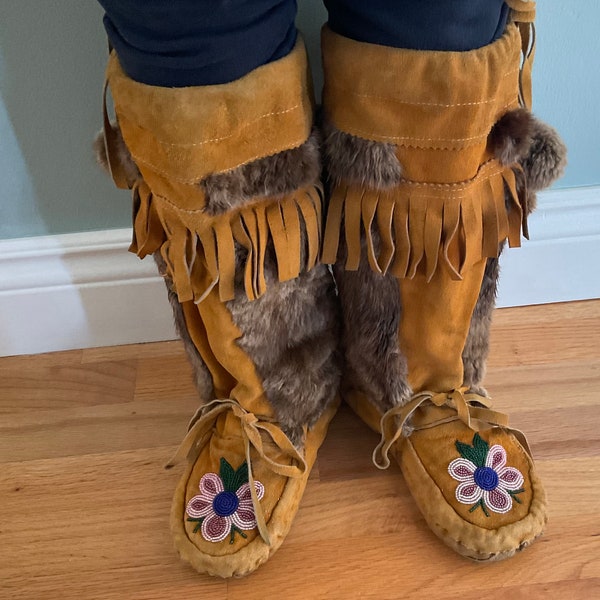 Vintage Handmade Canadian Indigenous Beaded Tall Mukluks / Moccasins Tanned Moose Hide Fur Size 8- 8 1/2