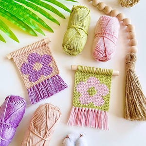 Crochet Pattern | The Retro Flower Car Charm | Car Charm Crochet Pattern | DIY Rear View Mirror Charm | Small Wall Hanging Crochet Pattern