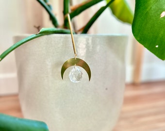 Plant suncatcher with crescent moon in Brass, indoor plant stake, Plant Decor