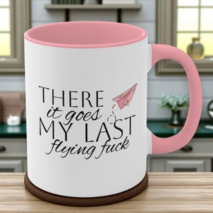 面白い皮肉なコーヒーマグ：ピンクの紙飛行機のデザイン