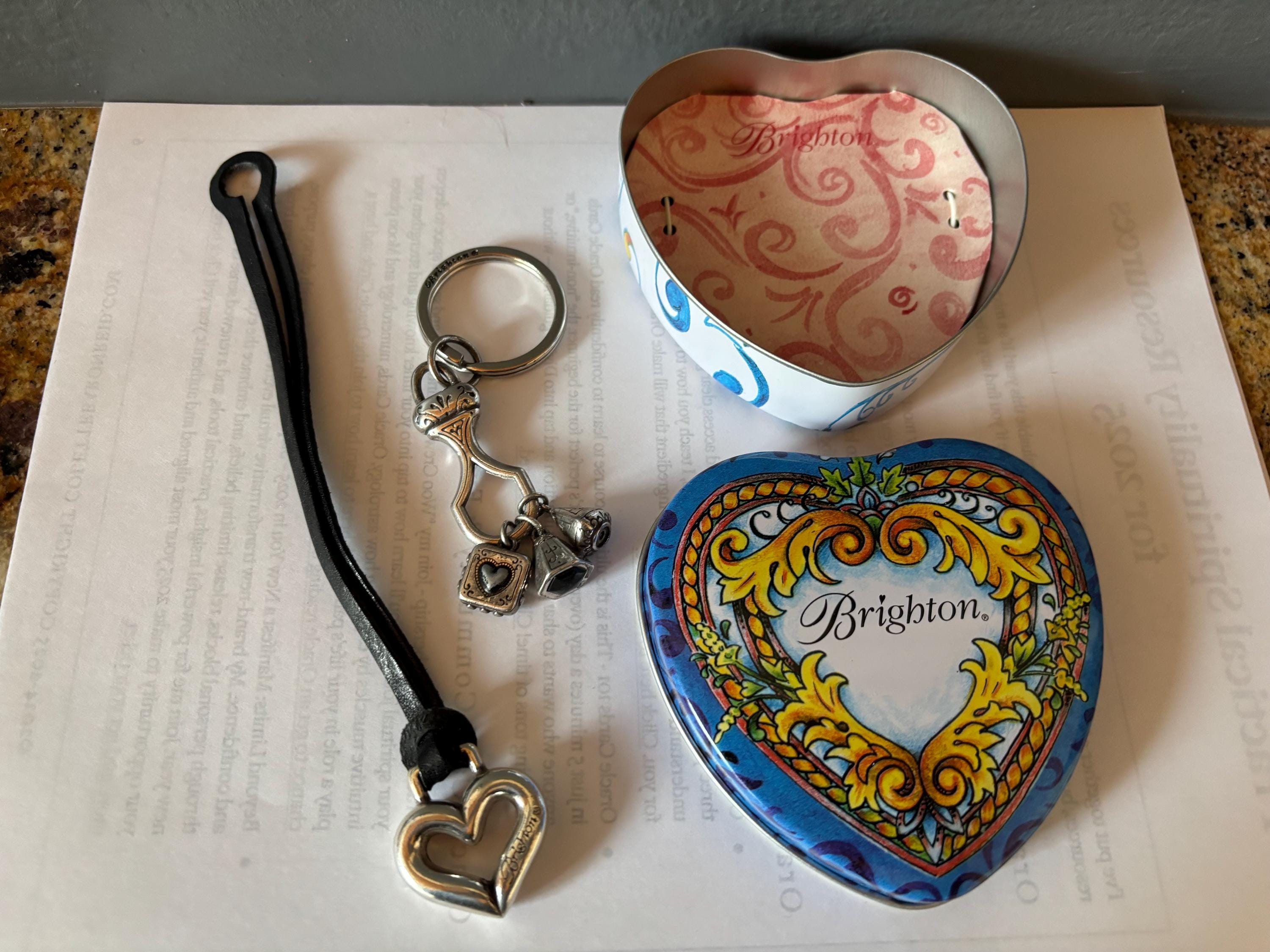 ◆VINTAGE HOLLYWOOD◆ Ribbon Pearl Heart Keyring VH2435KE003 Crystal Bow Keychains Ribbon Key Chain Pearl Heart Car Key
