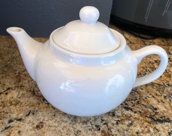 手作りティーポットコージーと白いティーポット - Etsy 日本