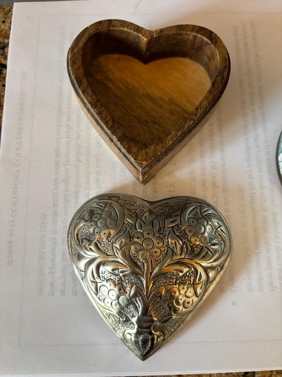 Valentine NWOT Pottery Barn heart wooden silver top trinket box Tommy Bahama candle View 3