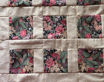 Machine Pieced Quilt Top: Cotton Fabrics 46” x 46” half Log Cabin Floral Country patchwork