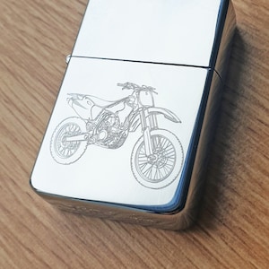 Premium Messing Motocross Dirt Bike Winddicht nachfüllbar Feuerzeug - 3 Farben erhältlich - Großartiges Offroad Rider Biker Motorrad Geschenk