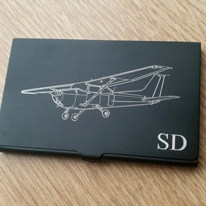 Porta-cartões de visita de débito e crédito gravado Cessna 172 Skyhawk - 2 designs de aeronaves para escolher - presente de rede de instrutor de piloto