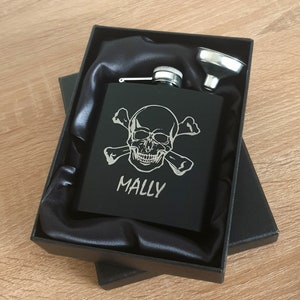 Skull & Crossbones 6oz Stainless Steel  Hip Flask - Novelty Halloween Pirate Themed Birthday Wedding Gift Idea