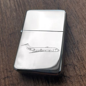Isqueiro Fokker Jet personalizado - Escolha de cores - Presente para fumantes com tema de aviação comercial para pilotos premium