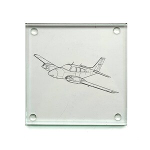 Beechcraft Baron Aircraft Porta-copos de mesa de vidro quadrado para bebidas - Presente em caixa com tema de aviação piloto para trabalho de escritório em casa -