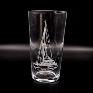 Gepersonaliseerde catamaran conisch bierglas - prachtig gegraveerd zeilen nautisch thema verjaardag pensioen huwelijksgeschenk