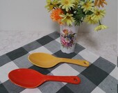 Rare, original 1930s 1940s Fiesta Kitchen Kraft ceramic spoons in classic yellow and Fiesta red 1930s 1940s.