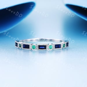 Vintage Sapphire Emerald Wedding Band, Baguette Cut White Gold Wedding Ring, Unique Stacking Band, Birthstone Ring, Anniversary Band