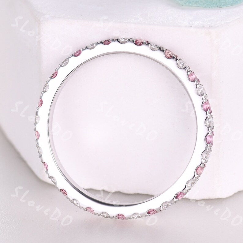 Rosa turmalin moissanit full evighetsring: Stapelring i vitt guld bild 6
