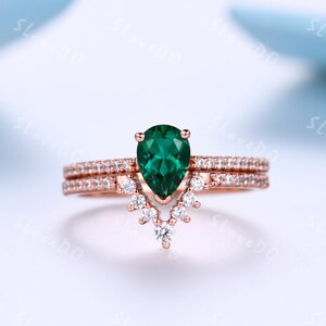 Green emerald engagement ring set rose gold emerald ring vintage diamond halo ring May birthstone ring 2pcs wedding ring set promise ring