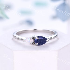 Zierliche Pear Cut Blauer Sandstein Opal Verlobungsring,Sandstein Ring,Zwei Steine Stapeln Passenden Band, 14K Weißgold Ring,Jubiläumsgeschenk