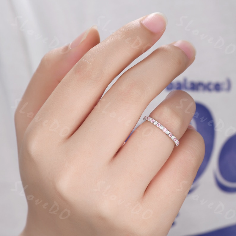 Rosa turmalin moissanit full evighetsring: Stapelring i vitt guld bild 3
