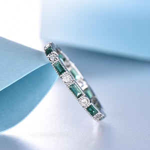 Emerald Diamond Ring, 14K massief goud emerald ring, baguette emerald ring, stapelen emerald band, mei birthstone ring, minimalistische sieraden