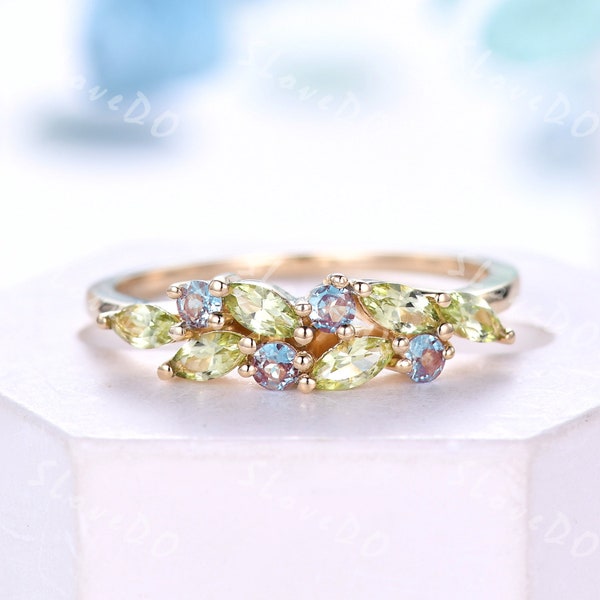 Vintage Peridot Alexandrite Ring: 18k Gold August Birthstone Band