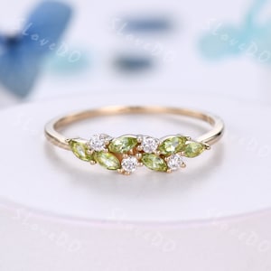 Vintage Peridot Wedding Band,14k Solid Gold Ring,Cluster Marquise Peridot Diamond Ring,August Birthstone Ring,Stacking Band,Gift for Women