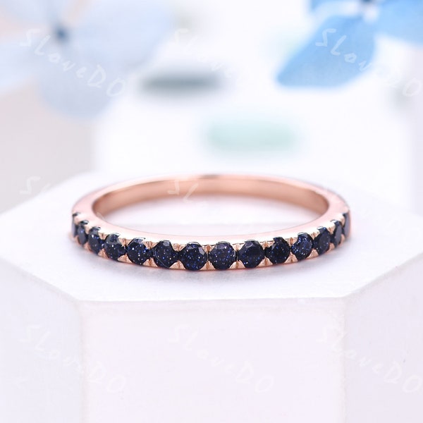 Anel de arenito azul de 2 mm, aliança empilhável em ouro rosa 14K