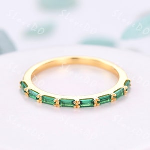 Vintage Emerald Engagement Ring Unique Baguette Cut Emerald Wedding Band Stackable Solid Gold Ring May Birthstone Anniversary Promise Gift