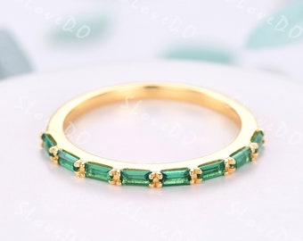 Vintage Emerald Engagement Ring Unique Baguette Cut Emerald Wedding Band Stackable Solid Gold Ring May Birthstone Anniversary Promise Gift