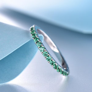 Ewigkeit Band, Smaragd Ring, Mai Birthstone, Smaragd Stapeln Ring, Gold Ring, minimalistische Smaragd Ring, Jahrestagsgeschenk
