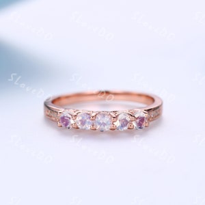 Anillo de piedra lunar arcoíris, anillo de compromiso de piedra lunar, anillo de piedra lunar de oro rosa, anillo delicado, anillo de piedra lunar vintage, anillo de promesa para mujer.