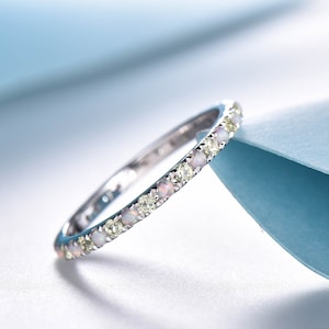 Opal Peridot Ring, Eternity Band, Weißgold Ring, Oktober Geburtsstein, Opal Ehering, passende Band, Jahrestag Ring, Geschenk für sie