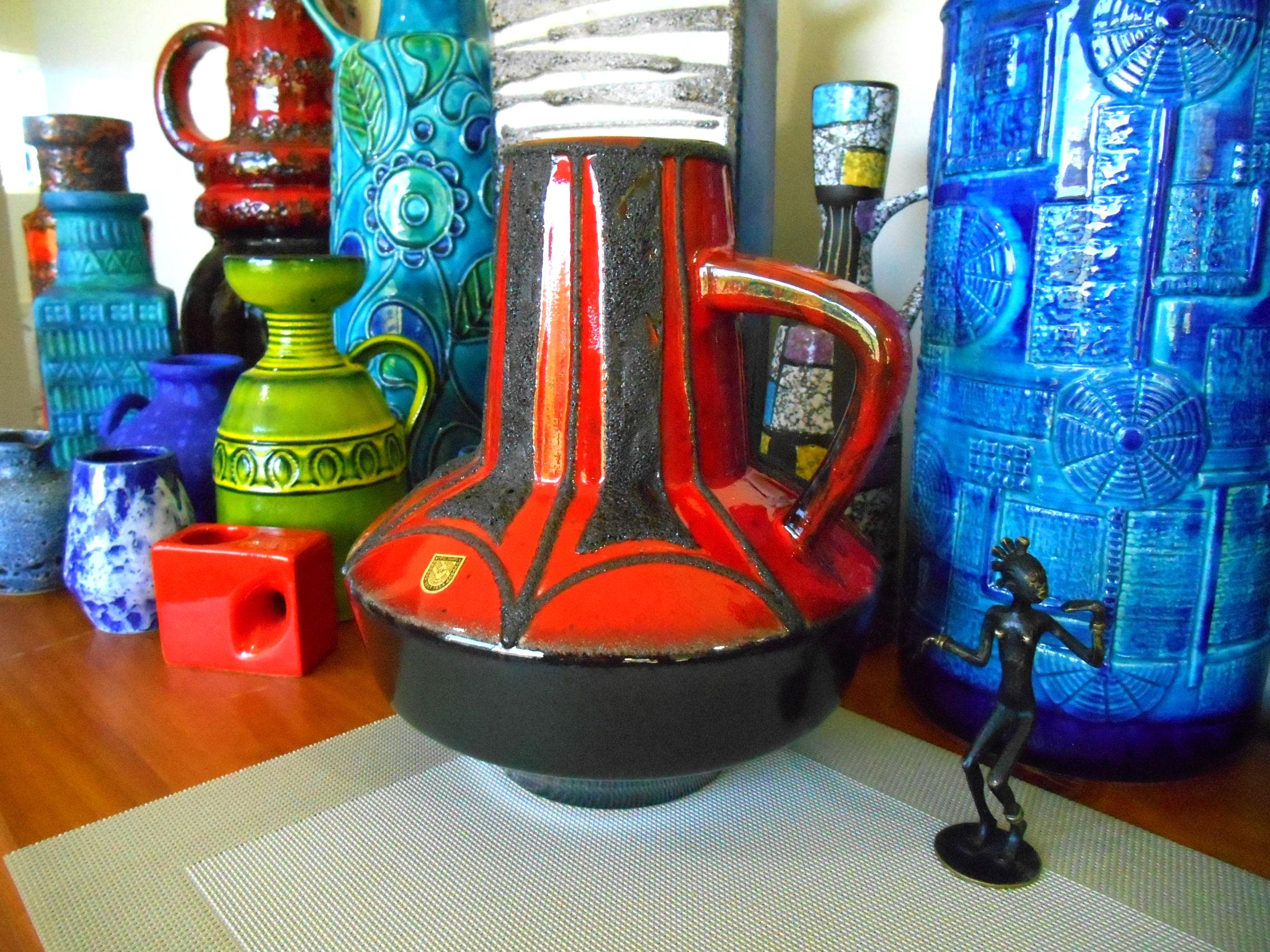1960 年代のヴィンテージの太い溶岩陶器の花瓶、レトロなミッド