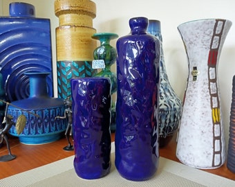 Jarrones azules vintage de los años 60, cerámica de la época de la lava gruesa, diseño de hogar moderno retro de mediados de siglo.