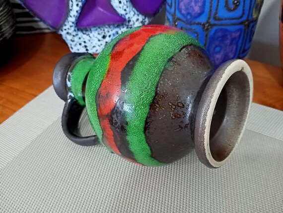 1960 年代のヴィンテージの緑の花瓶、西ドイツの溶岩陶器、レトロな