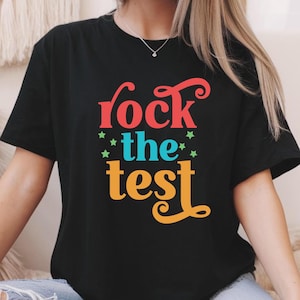 Test-T-Shirt, Rock the Test T-Shirt, Spaß-Testtag-Shirt, Lehrer-T-Shirt, Prüfungs-Unterstützungs-Shirt, Motivations-Schule-Shirt, Ermutigungs-T-Shirt