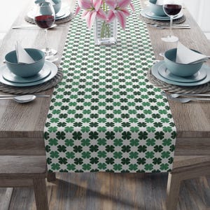 St. Patrick&#39;s Day Table Runner, Green Clover Decor, Dinner Party, Holiday Dining Accents, Spring Table Setting, Kitchen, Lucky, Leprechaun