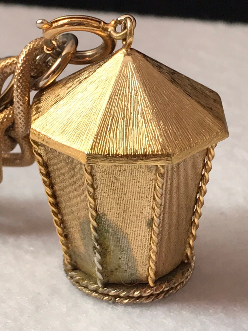 Large vintage crown Trifari gold bracelet large charm