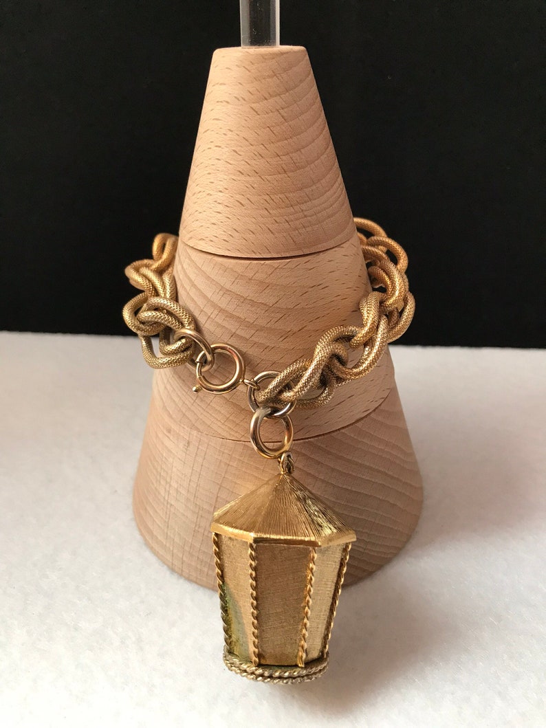 Large vintage crown Trifari gold bracelet large charm
