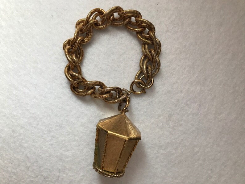 Large vintage crown Trifari gold bracelet large charm